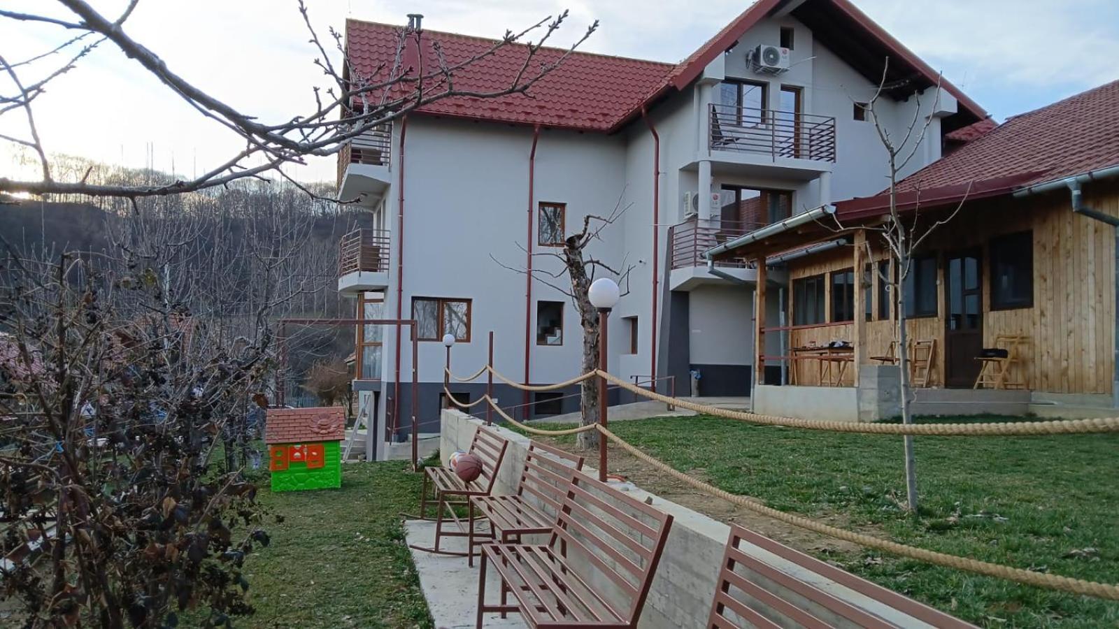 Perla Argesului, Ciubar, Piscina, Lift, Gratar, Cabana, Pensiuni, Hotel Cazare Transfagarasan Curtea De Arges Albestii de Arges Экстерьер фото